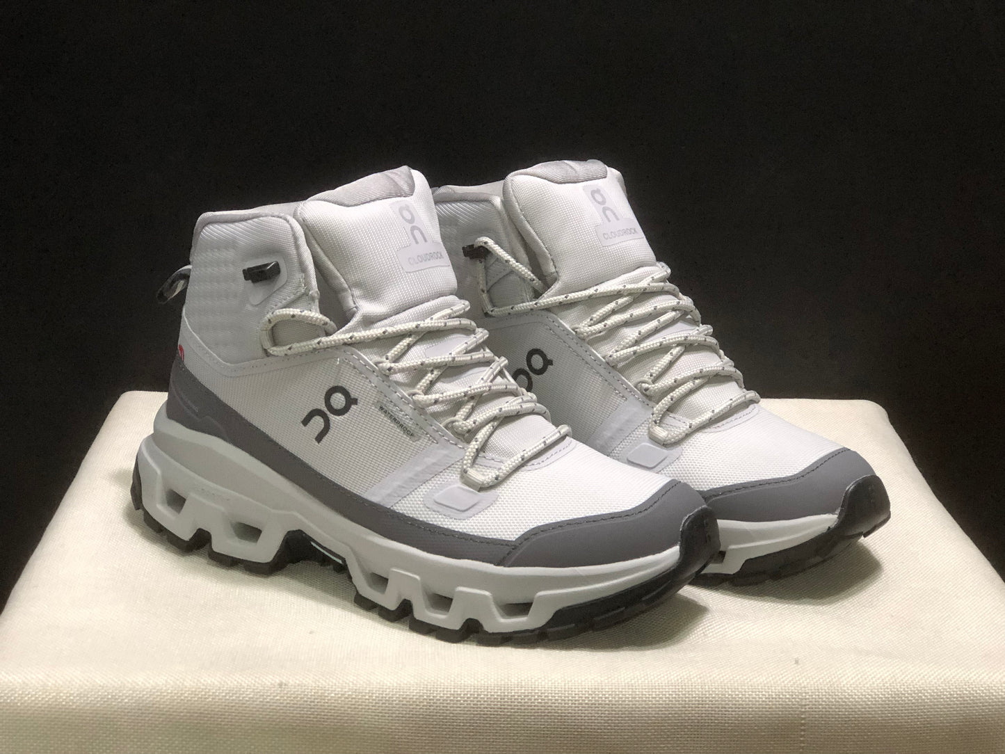 Cloudrock "White-Grey"